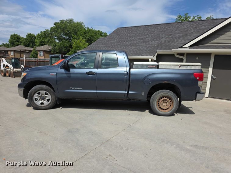 image for item FH6032 2010 Toyota Tundra Ext. Cab pickup truck