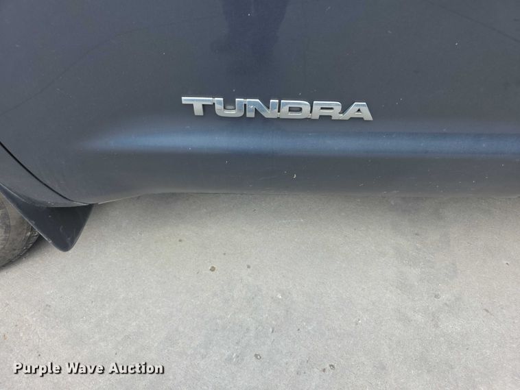 image for item FH6032 2010 Toyota Tundra Ext. Cab pickup truck