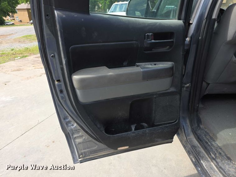 image for item FH6032 2010 Toyota Tundra Ext. Cab pickup truck