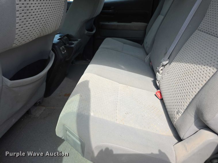image for item FH6032 2010 Toyota Tundra Ext. Cab pickup truck