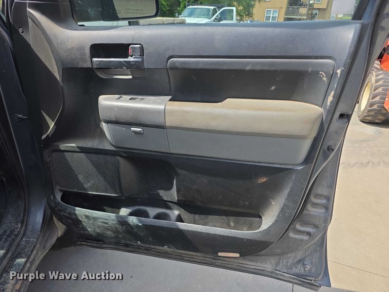 image for item FH6032 2010 Toyota Tundra Ext. Cab pickup truck