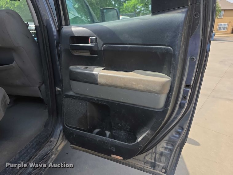 image for item FH6032 2010 Toyota Tundra Ext. Cab pickup truck