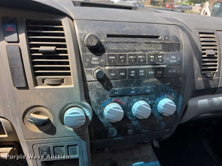 image for item FH6032 2010 Toyota Tundra Ext. Cab pickup truck