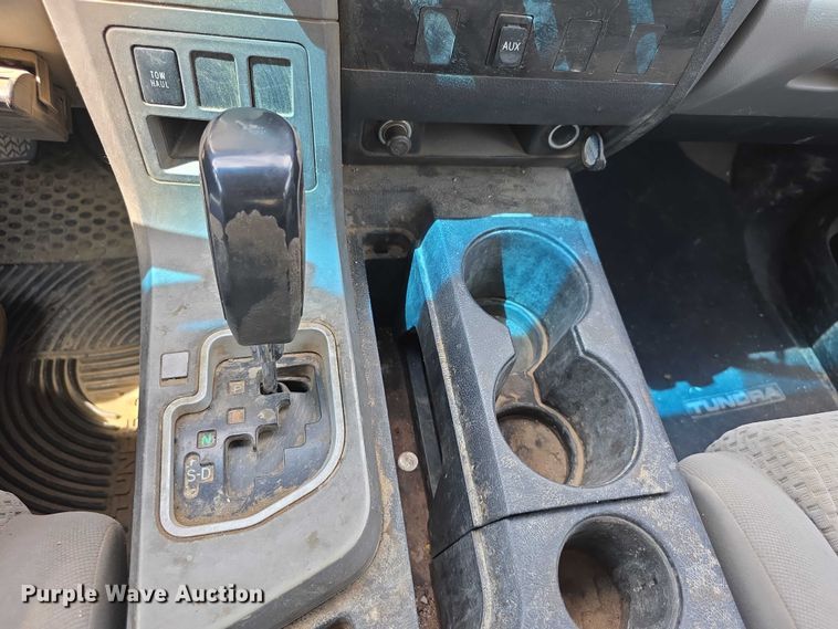 image for item FH6032 2010 Toyota Tundra Ext. Cab pickup truck