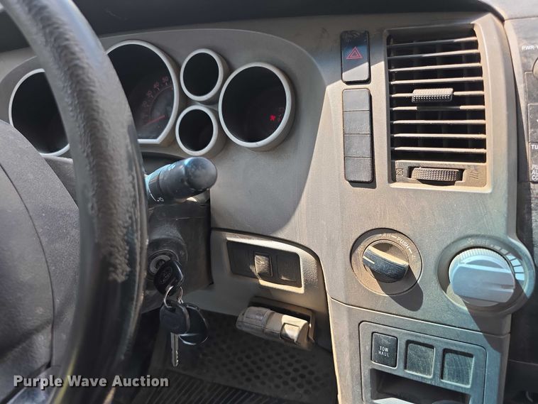 image for item FH6032 2010 Toyota Tundra Ext. Cab pickup truck
