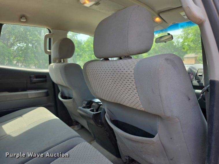 image for item FH6032 2010 Toyota Tundra Ext. Cab pickup truck