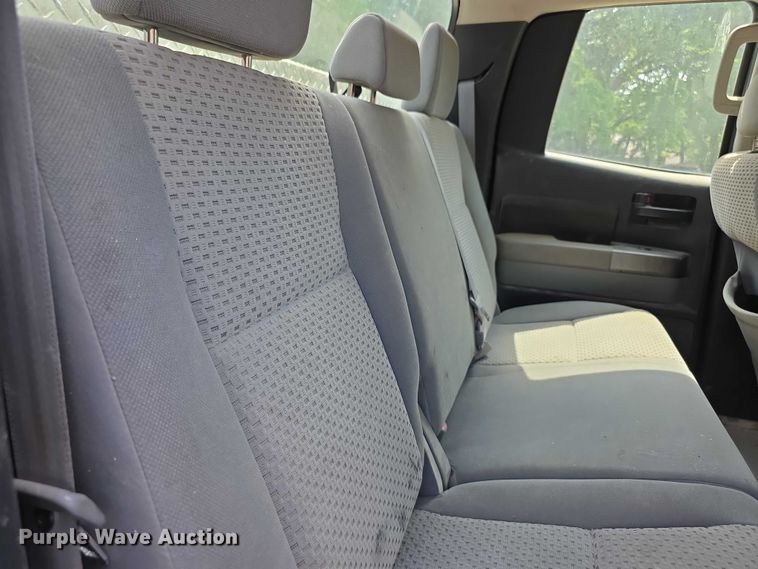 image for item FH6032 2010 Toyota Tundra Ext. Cab pickup truck
