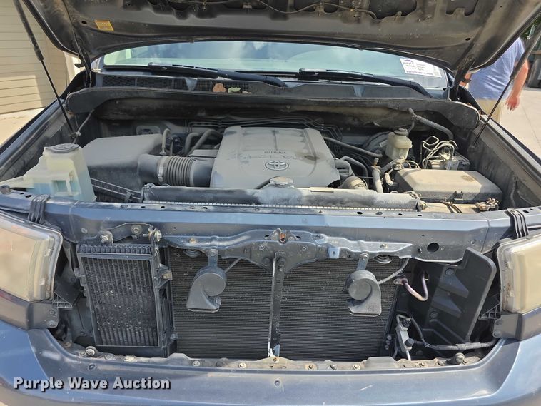 image for item FH6032 2010 Toyota Tundra Ext. Cab pickup truck