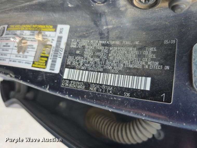 image for item FH6032 2010 Toyota Tundra Ext. Cab pickup truck