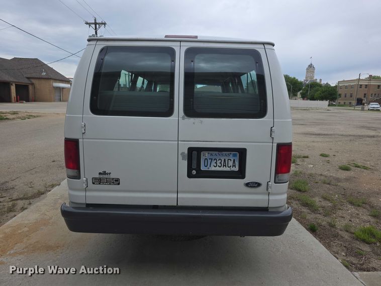 image for item FH6045 2000 Ford E350 van