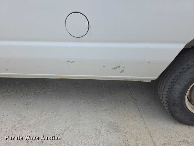 image for item FH6045 2000 Ford E350 van