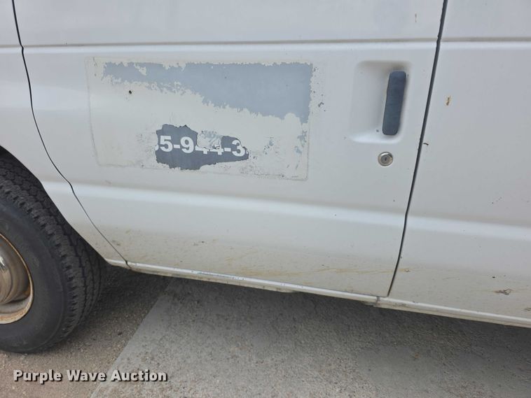 image for item FH6045 2000 Ford E350 van