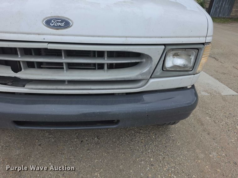 image for item FH6045 2000 Ford E350 van