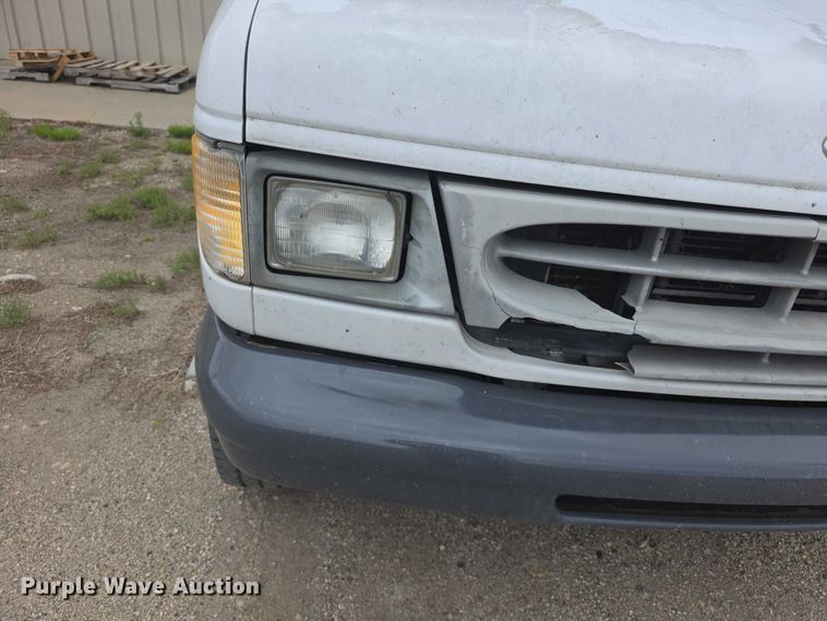 image for item FH6045 2000 Ford E350 van