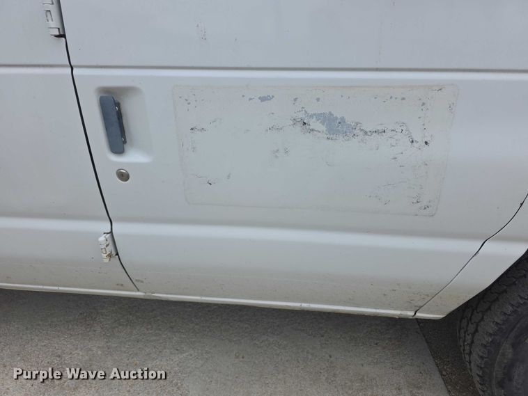 image for item FH6045 2000 Ford E350 van