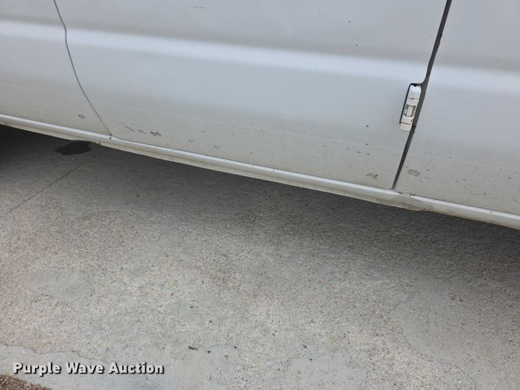 image for item FH6045 2000 Ford E350 van