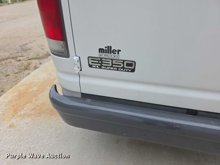 image for item FH6045 2000 Ford E350 van