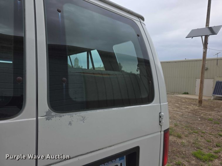 image for item FH6045 2000 Ford E350 van