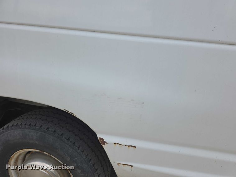 image for item FH6045 2000 Ford E350 van