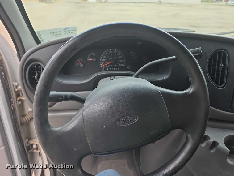 image for item FH6045 2000 Ford E350 van