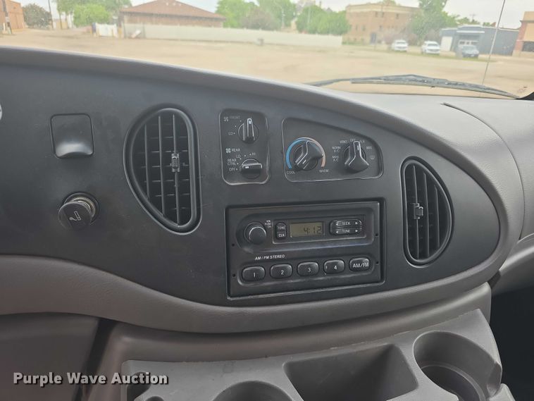image for item FH6045 2000 Ford E350 van