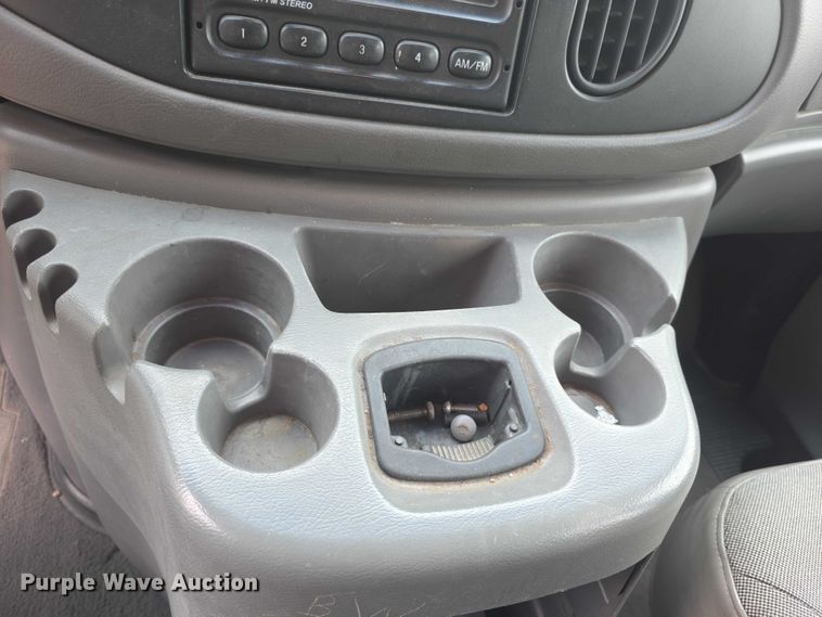 image for item FH6045 2000 Ford E350 van