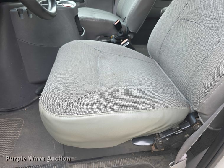 image for item FH6045 2000 Ford E350 van