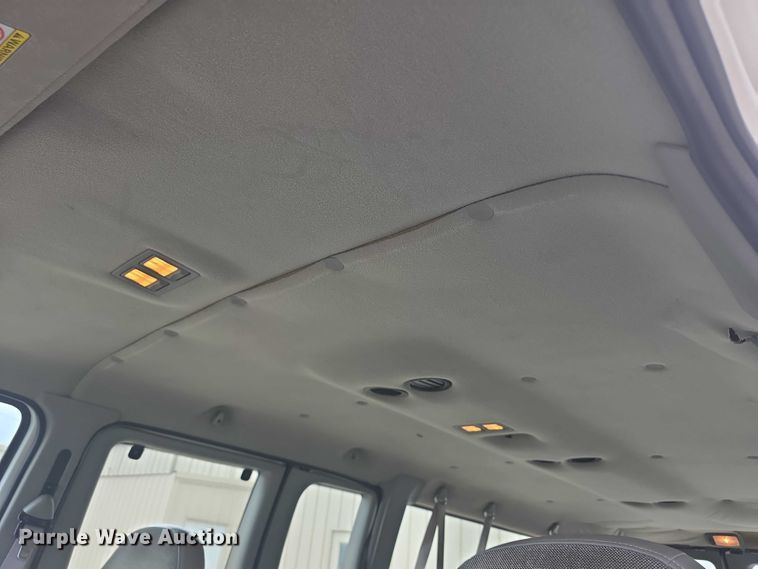 image for item FH6045 2000 Ford E350 van