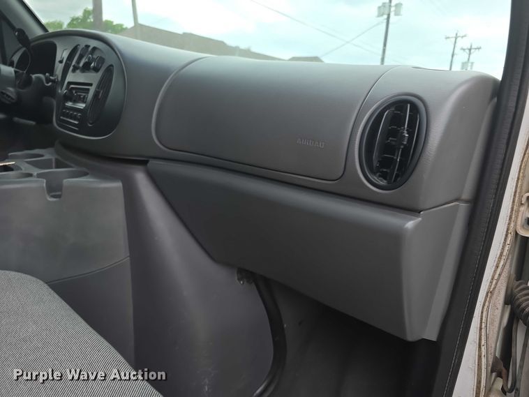 image for item FH6045 2000 Ford E350 van
