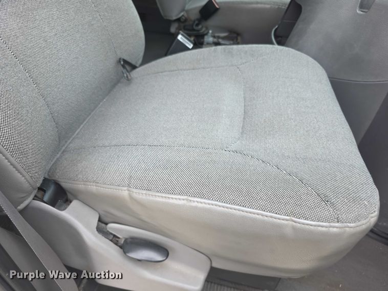 image for item FH6045 2000 Ford E350 van