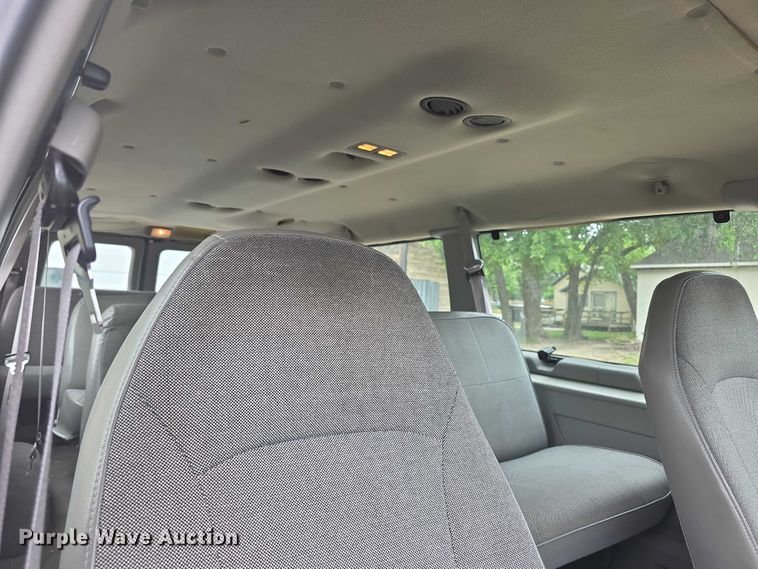 image for item FH6045 2000 Ford E350 van