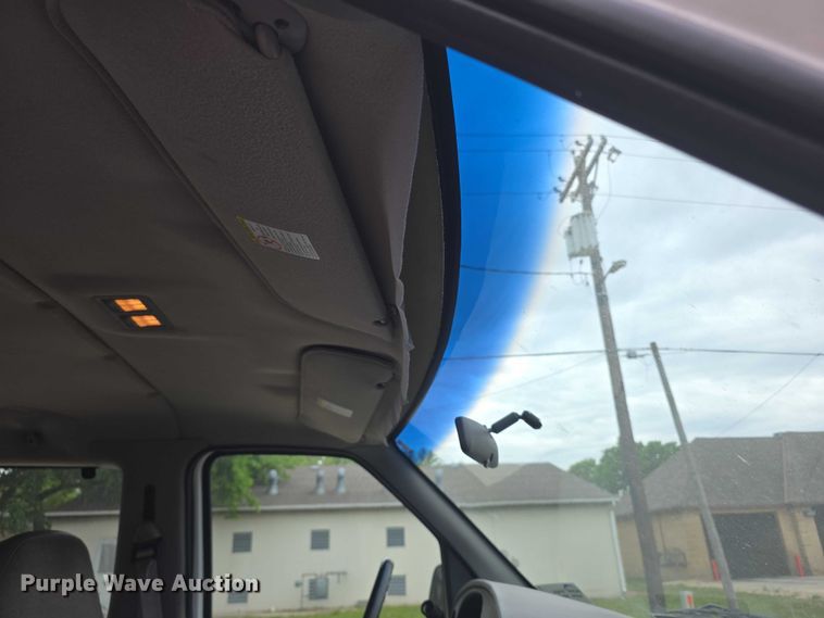 image for item FH6045 2000 Ford E350 van