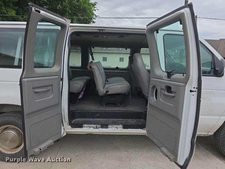 image for item FH6045 2000 Ford E350 van