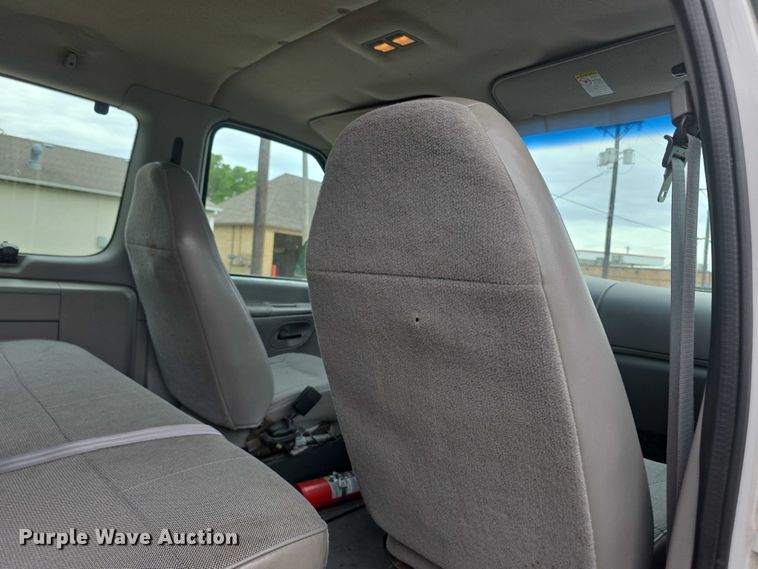 image for item FH6045 2000 Ford E350 van