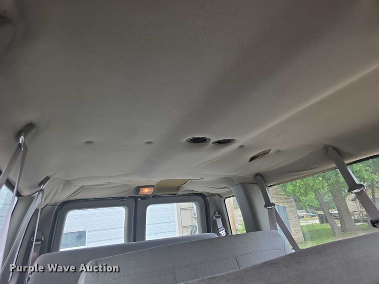 image for item FH6045 2000 Ford E350 van