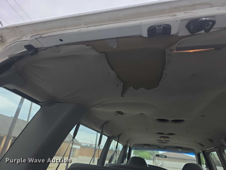 image for item FH6045 2000 Ford E350 van