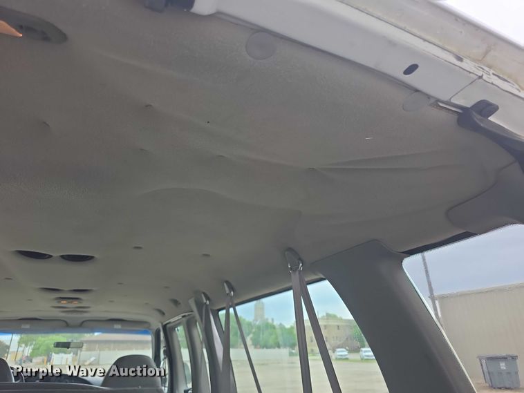 image for item FH6045 2000 Ford E350 van