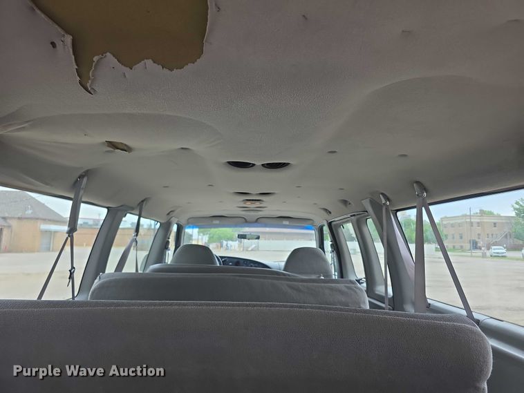 image for item FH6045 2000 Ford E350 van