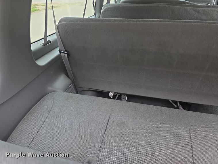 image for item FH6045 2000 Ford E350 van