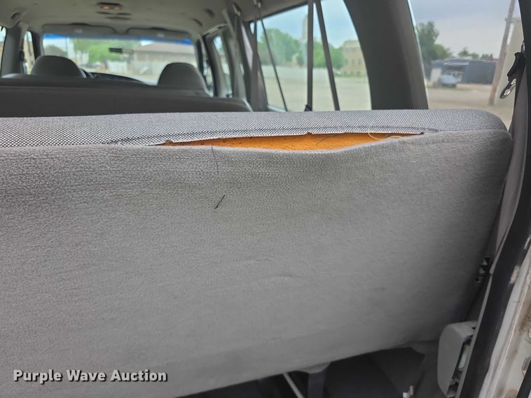 image for item FH6045 2000 Ford E350 van