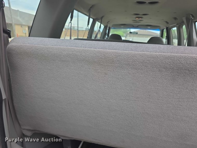 image for item FH6045 2000 Ford E350 van