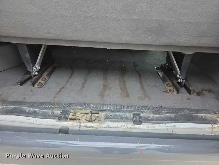 image for item FH6045 2000 Ford E350 van