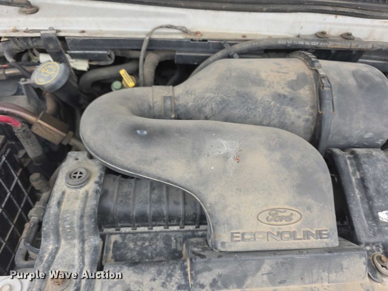 image for item FH6045 2000 Ford E350 van