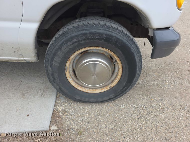 image for item FH6045 2000 Ford E350 van