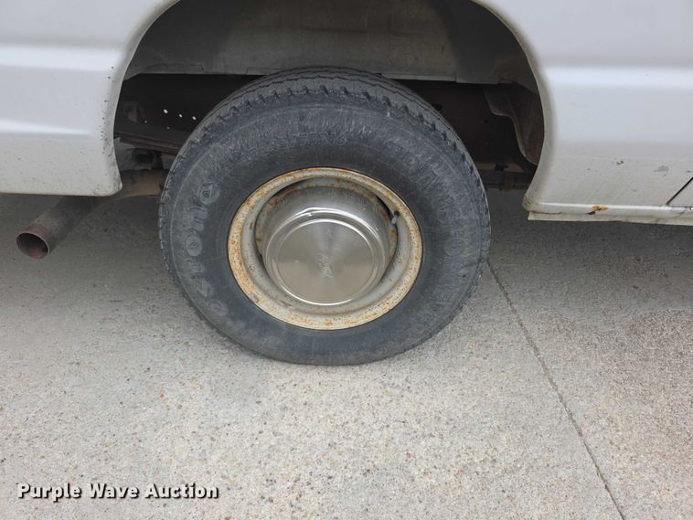 image for item FH6045 2000 Ford E350 van