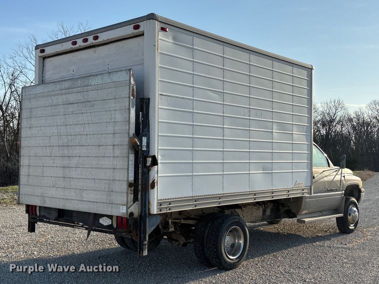 image for item FH7041 1999 Dodge Ram 3500 box truck