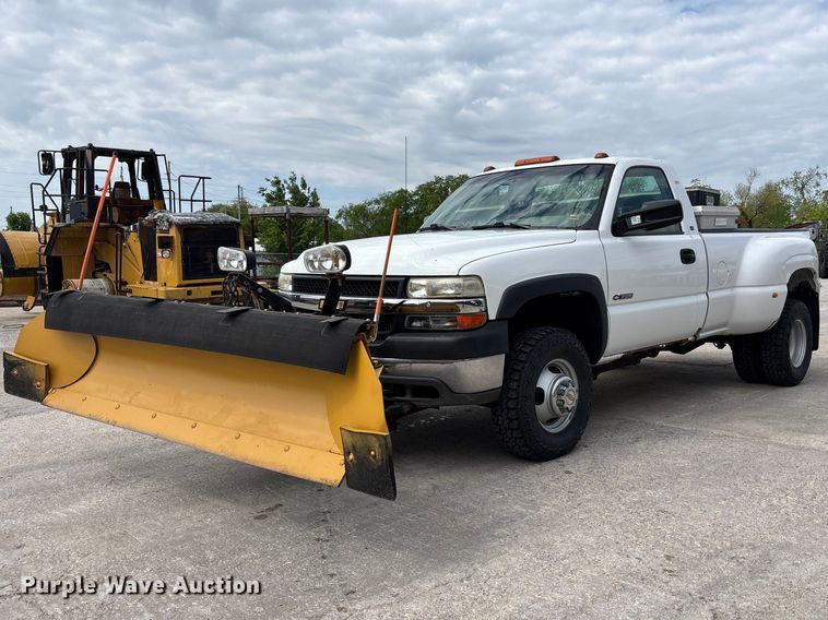 image for item FH7080 2001 Chevrolet Silverado 3500 pickup truck