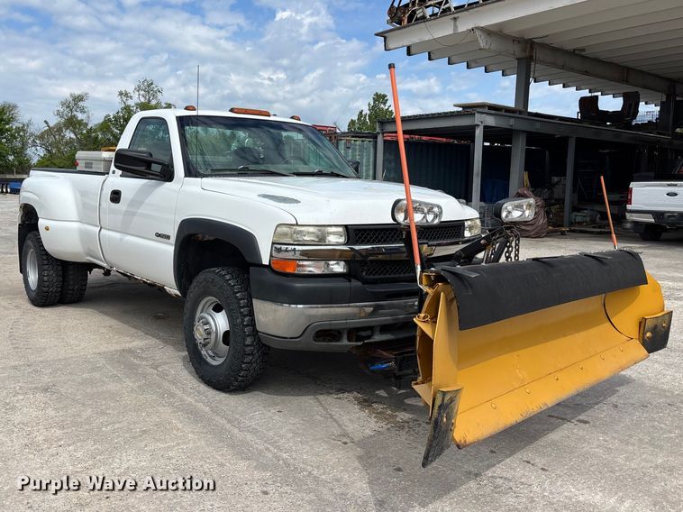 image for item FH7080 2001 Chevrolet Silverado 3500 pickup truck