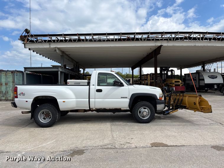 image for item FH7080 2001 Chevrolet Silverado 3500 pickup truck