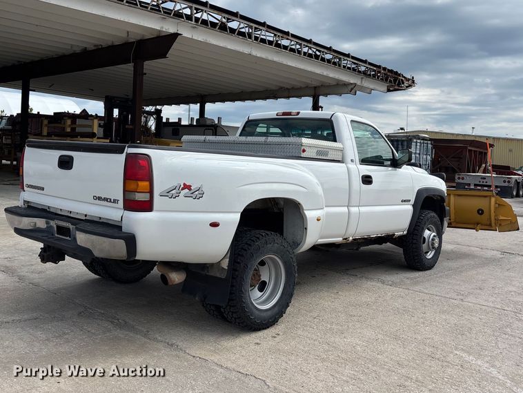 image for item FH7080 2001 Chevrolet Silverado 3500 pickup truck
